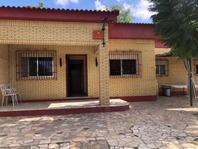Chalet en venta en Alcalá de Guadaira, Zona Santa Lucia