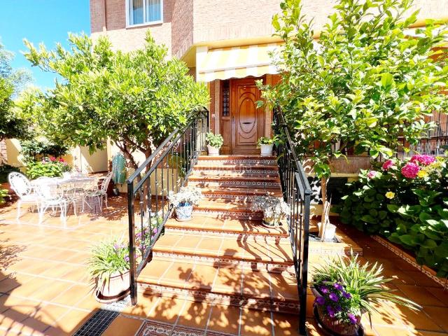 Chalet en venta en Alcalá de Henares, Ensanche. Espectacular chalet de esquina en barrio del Ensanche en Alcalá de Henares. Chalets Alcalá de.