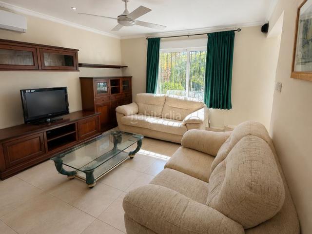 Chalet en venta en Alcalalí. EXCLUSIVA PROPIEDAD URBANA CON VIVIENDA EXISTENTE, JARDINES CONSOLIDADOS Y EXCEPCIONAL POTENCIAL DE DESARROLLO. Chalets.