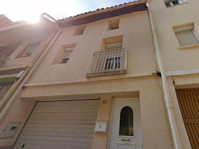 Chalet en venta en Alcarràs, de 344 m² 5 habitaciones por 150.000