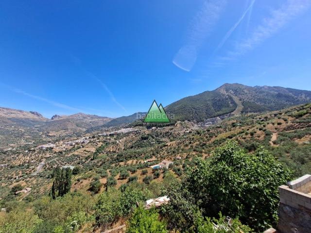 Chalet en venta en Alcaucín. DESCRUBE LAS VISTAS DE ESTE MAGNIFICO CHALET. Chalets.