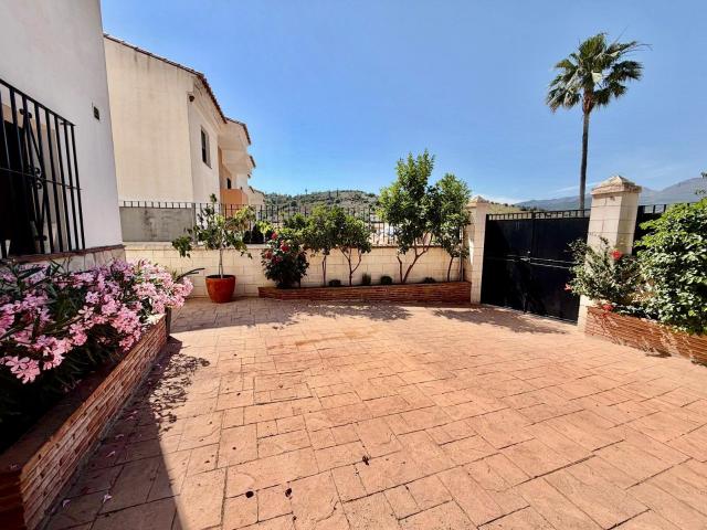 Chalet en venta en Alcaucín Málaga
