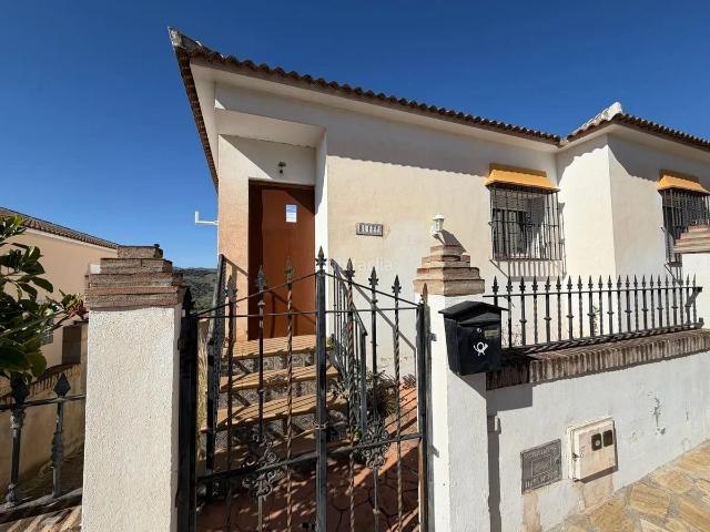 Chalet en venta en Alcaucín. Venta de Chalet independiente en Alcaucín, Málaga. Chalets.