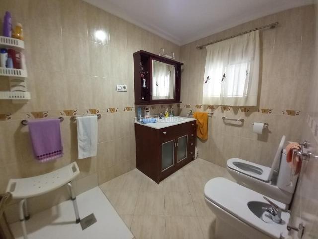 Chalet en venta en Alcaudete. PRECIOSA CASA CON JARDIN Y TERRAZA. Chalets.