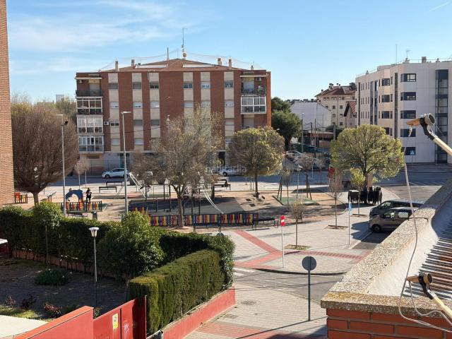 Chalet en venta en Alcázar de San Juan. CASA AMPLIA CON GARAJE DOBLE, COCINA CAMPERA, TERRAZA Y CHIMENEA LISTA PARA ENTRAR A VIVIR. Chalets Alcázar de San.