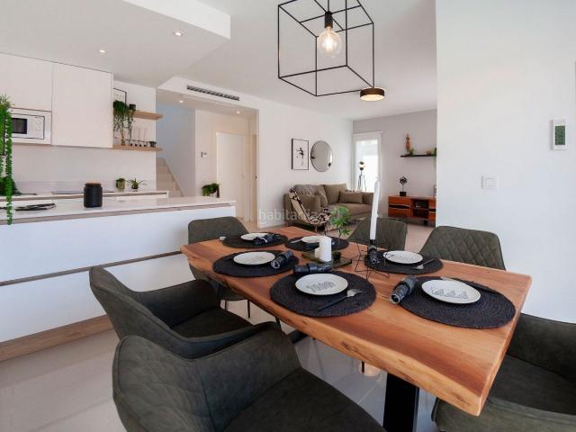 Chalet en venta en Alcázares Los, Centro. MODERNA VILLA DE 3 DORMITORIOS CON PISCINA PRIVADA EN LOS ALCAZARES. Chalets Alcázares.