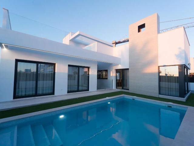 Chalet en venta en Alcázares Los, Centro. Tu Paraíso en Torre Pacheco te Espera!. Chalets Alcázares.