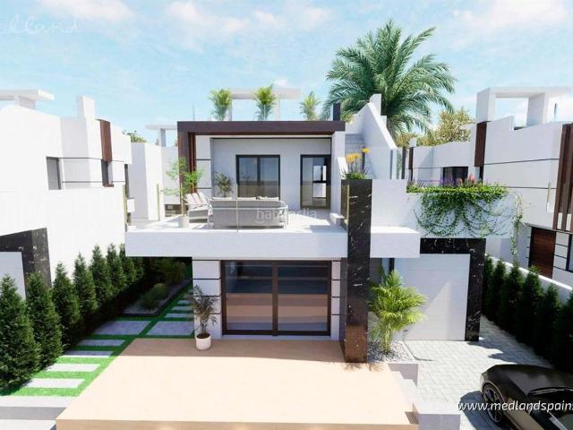 Chalet en venta en Alcázares Los, Centro. Villa de 3 dormitorios con solárium en Los Alcázares. Chalets Alcázares.