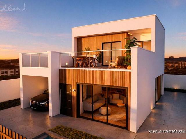 Chalet en venta en Alcázares Los, Centro. Villa exclusiva de 3 dormitorios con piscina privada, cerca de la playa en Los Alcázares. Chalets Alcázares.