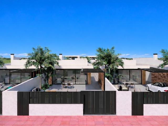 Chalet en venta en Alcázares Los, Las Lomas de Rame Bahía Bella. Villa de 2 dormitorios en venta en Los Alcázares, con piscina. Chalets Alcázares.