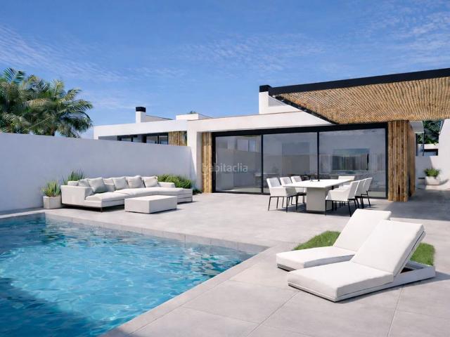 Chalet en venta en Alcázares Los, Las Lomas de Rame Bahía Bella. Villa de 3 dormitorios en venta en Los Alcázares, con piscina. Chalets Alcázares.