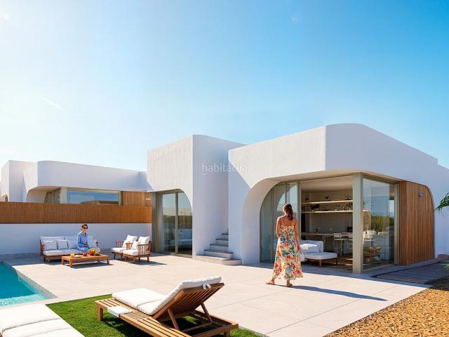 Chalet en venta en Alcázares Los, Las Lomas de Rame Bahía Bella. Villa de 3 dormitorios en venta en Los Alcázares, con piscina. Chalets Alcázares.