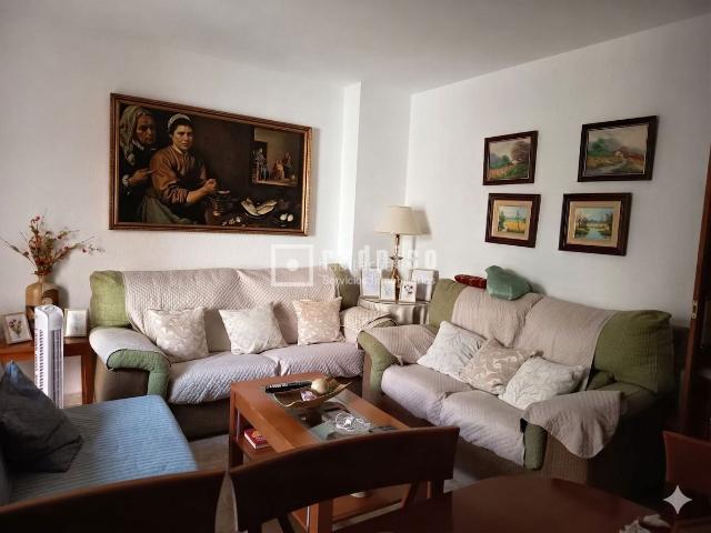 Chalet en venta en Alcobendas, Ensanche. CHALET ADOSADO DE 3 DORMITORIOS, 2 BAÑOS Y AMPLIA TERRAZA. Chalets.