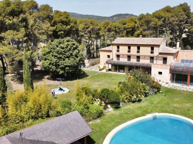 Chalet en venta en Alcoi, Batoi. La Masía Espectacular finca cerca de Alcoy, España. Chalets.