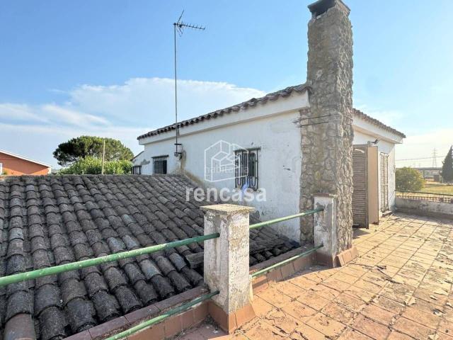 Chalet en venta en Alcoletge. Terreno con Torre. Chalets.