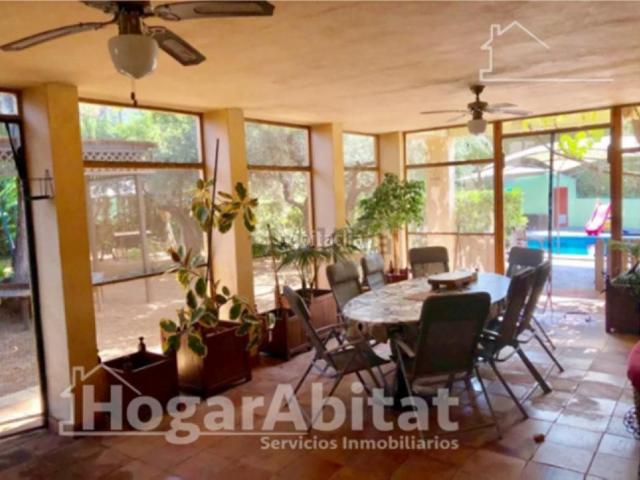 Chalet en venta en Alcora l´. CHALET CON PISCINA, TERRAZA, GARAJE Y BARBACOA. Chalets Alcora.