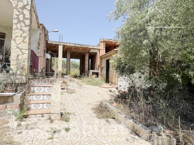Chalet en venta en Alcora l´. CHALET EN RESIDENCIAL CON GARAJE Y TERRAZA, TODO AMUEBLADO. Chalets Alcora.