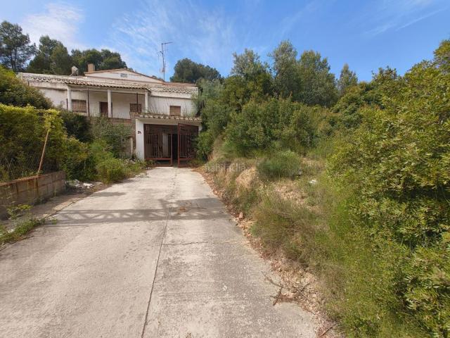 Chalet en venta en Alcora l´. Chalet en venta en Urbanización El Pantano, 4 dormitorios. Chalets Alcora.