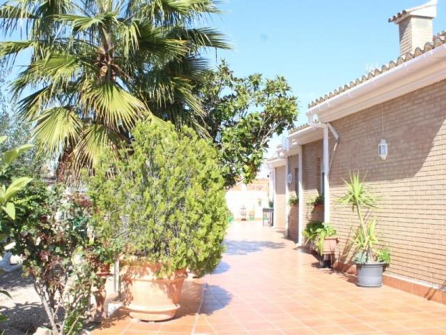 Chalet en venta en Alcúdia de Crespins l´. Chalet independiente con terreno en L Alcúdia de Crespins. Chalets Alcúdia de Crespins.