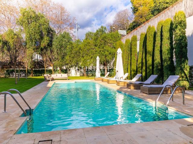 Chalet en venta en Alella. Masía histórica en el centro. Chalets.