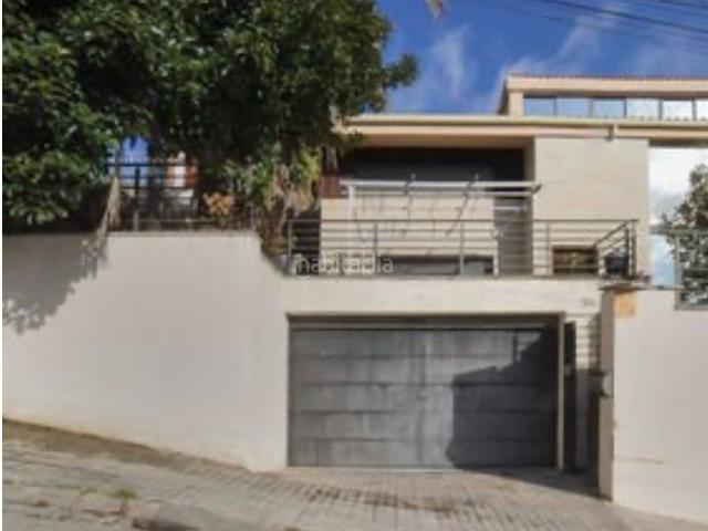 Chalet en venta en Alella. de 3 plantas, piscina, parking !. Chalets.
