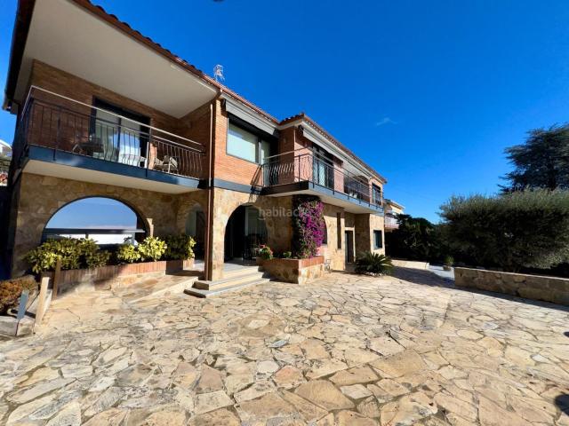 Chalet en venta en Alella. VILLA DE LUJO A LA VENTA EN EL CORAZÓN DE ALELLA EXCLUSIVIDAD, PRIVACIDAD Y VISTAS PANORÁMICAS AL MAR EN UNA DE LAS ZONAS MÁS PRE. Chalets.