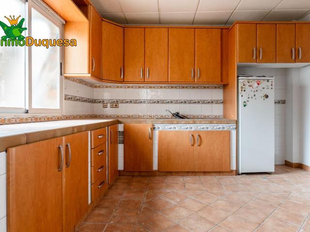 Chalet en venta en Alfacar. Casa con dimensiones de CHALET en Alfacar, 7 dorm. REFORMA RECIENTE Sin terminar. Chalets.