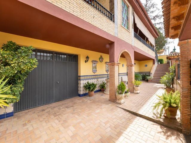 Chalet en venta en Alfacar. SE VENDE MAGNIFICA CASA AMUEBLADA CON PISCINA PRIVADA Y GARAJE EN ALFACAR_GRANADA. Chalets.