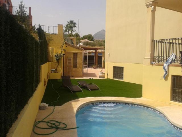 Chalet en venta en Alfàs del Pi l´, Escandinavia Cautivador. Chalet de 5 dormitorios, 2 baños, piscina propia en urbanización a 5 min de Alfaz. Chalets Alfàs del Pi.