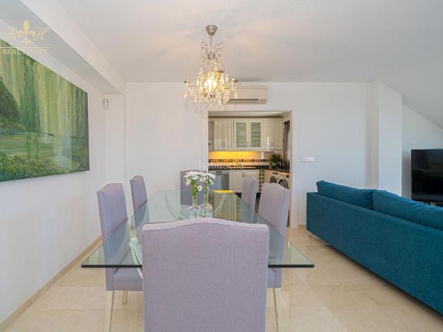 Chalet en venta en Alfàs del Pi l´, L´Albir. Impresionante chalet independiente en El Albir con piscina privada y apartamento de invitados. Chalets Alfàs del Pi.