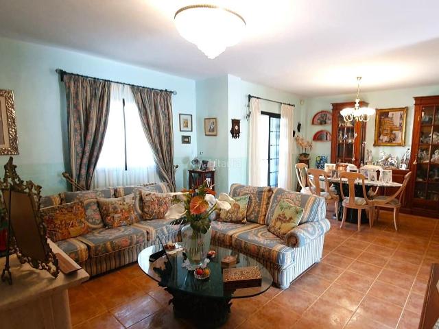 Chalet en venta en Alfàs del Pi l´, Pueblo Ubanizaciones. Encantador chalet independiente en Alfaz Ubicación exclusiva en una urbanización privada donde la tranquilidad y la privacidad son. Chalets.