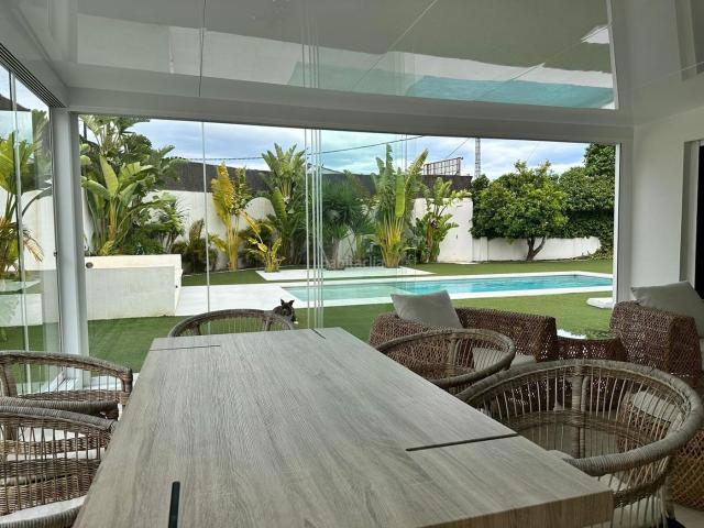 Chalet en venta en Alfàs del Pi l´, Pueblo Ubanizaciones. Villa de lujo ubicada en las costa del mediterráneo. Chalets Alfàs del Pi.