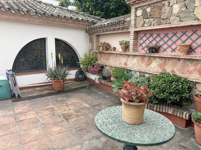 Chalet en venta en Algeciras, Casco Antiguo. Chalet único con piscina privada y garaje en el centro de Algeciras. Chalets.