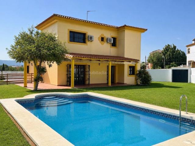 Chalet en venta en Algeciras, Los Pinos. CHALET CUATRO DORMITORIOS EN ALGECIRAS ZONO URBANIZACION LOS PINOS. Chalets.