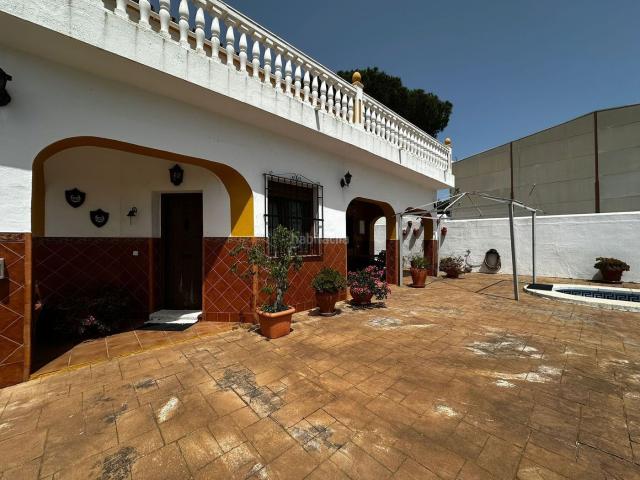 Chalet en venta en Algeciras, Los Pinos. CHALET INDEPENDIENTE EN LOS PINOS, TU NUEVO HOGAR TE ESPERA!. Chalets.