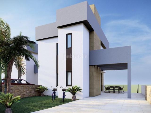 Chalet en venta en Algorfa. Villa de 6 dormitorios y 4 baños con piscina y terraza en Algorfa. Chalets.