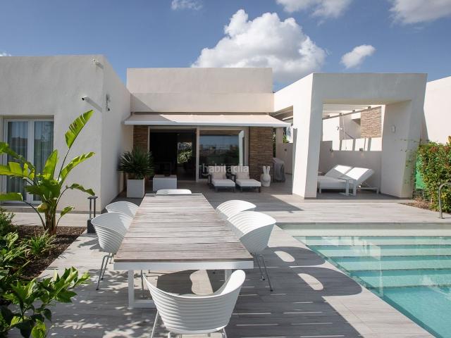 Chalet en venta en Algorfa. Villa Independiente Con Piscina Privada. Chalets.