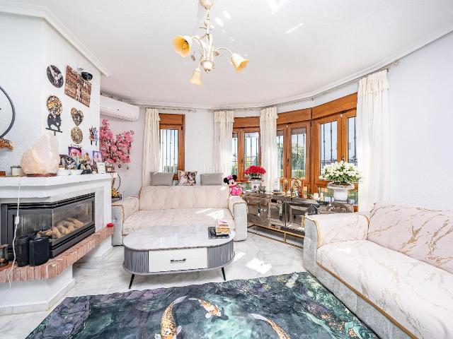 Chalet en venta en Algorfa. VILLA MODERNA EN CAMPO DE GOLF DOS VIVIENDAS INDEPENDIENTES OPORTUNIDAD ÚNICA EN LA COSTA BLANCA. Chalets.