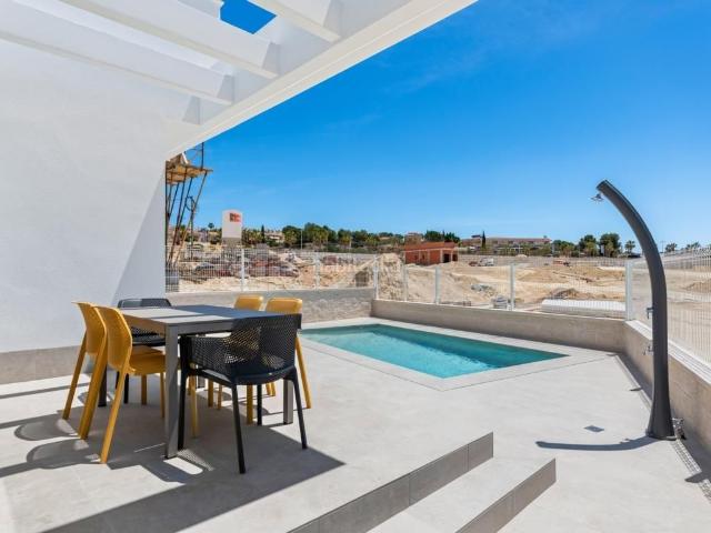 Chalet en venta en Algorfa. Villas de obra nueva en La Finca Golf Resort, Algorfa!. Chalets.