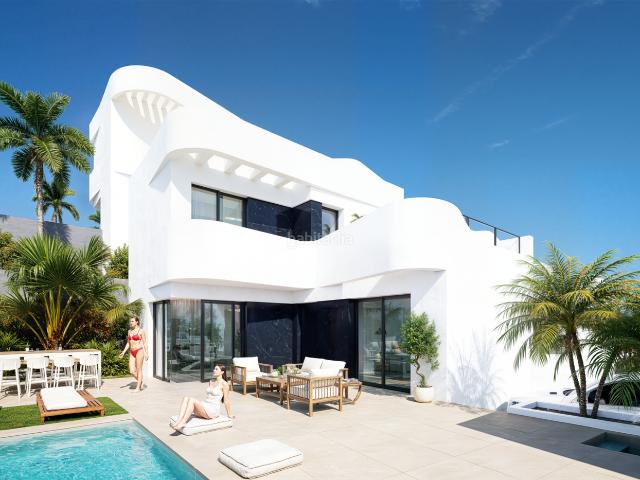 Chalet en venta en Algorfa. Villas modernas con 3 dormitorios, 2 bantildeos y piscina privada en Algorfa, Alicante. Estas villas de nueva construccioacuten se. Chalets.