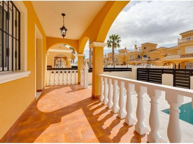 Chalet en Venta en Algorfa, Alicante