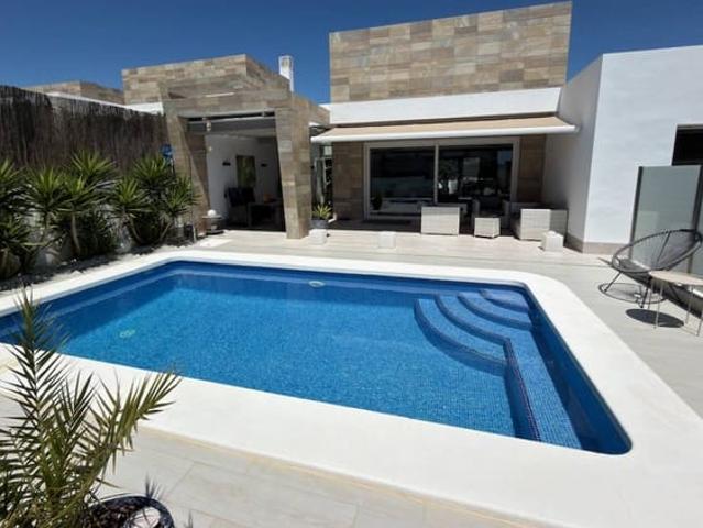 Chalet en venta en Algorfa, Alicante