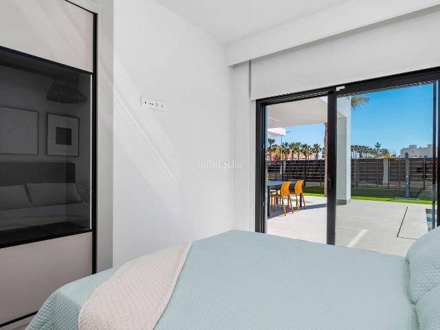 Chalet en venta en Algorfa. Chalets de Obra Nueva en La Finca Golf. Chalets.