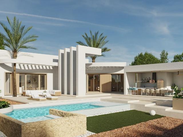 Chalet en venta en Algorfa. Independiente en La Finca Golf. Chalets.