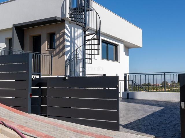 Chalet en venta en Algorfa. Exclusiva Villa de Lujo en La Finca Golf por 528,000. Chalets.