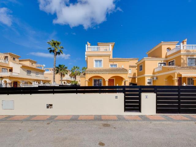 Chalet en venta en Algorfa. GRAN VILLA EN ALGORFA 3 HAB, 2 BAÑOS. Chalets.
