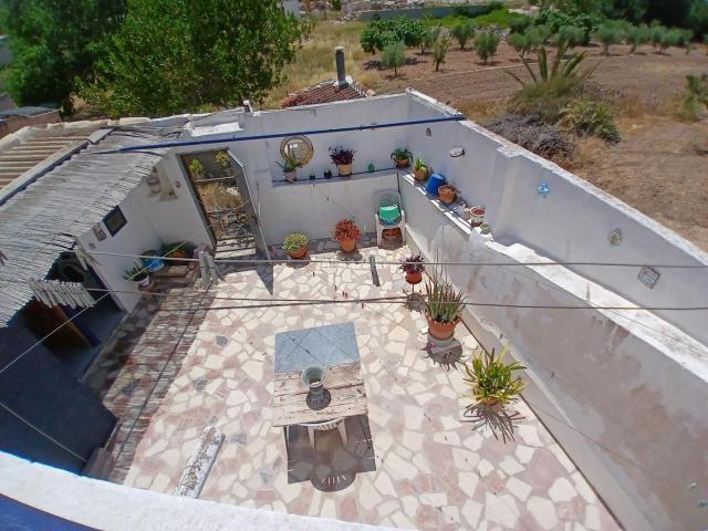 Chalet en venta en Algueña. CASA EN LA ALGUEÑA. Chalets.
