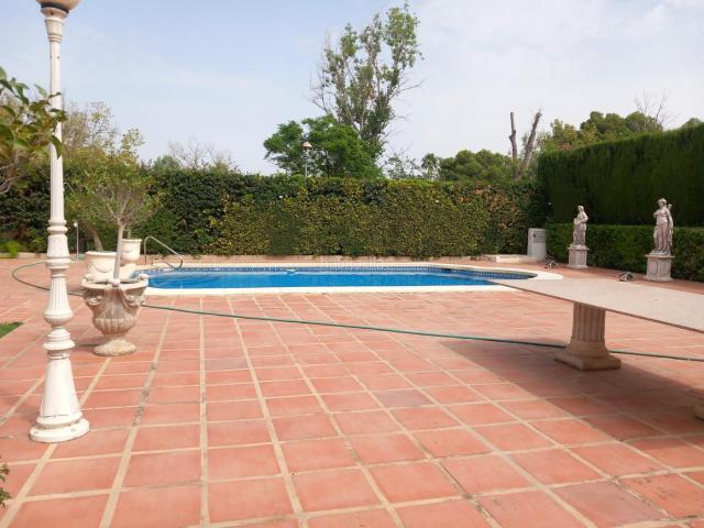 Chalet en venta en Alhaurín de la Torre, Capellanía Retamar. Villa independiente en venta en Alhaurín de la Torre. Chalets Alhaurín de la.