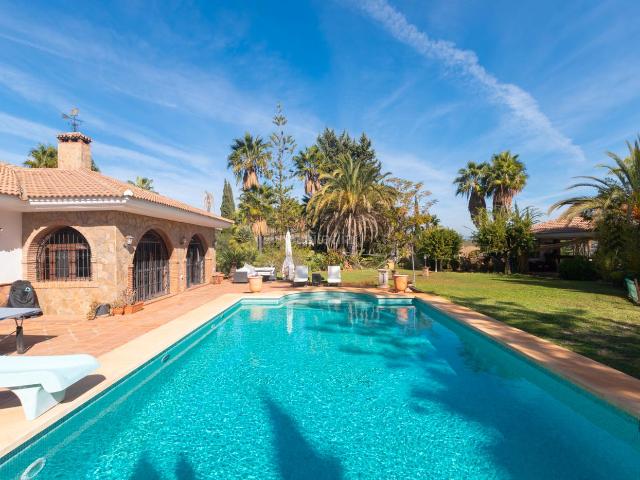 Chalet en venta en Alhaurín de la Torre, Alquería Torrealquería. Exclusiva finca en La Alquería con vistas panorámicas al Valle del Guadalhorce y la Bahía de Málaga. Chalets Alhaurín de la.
