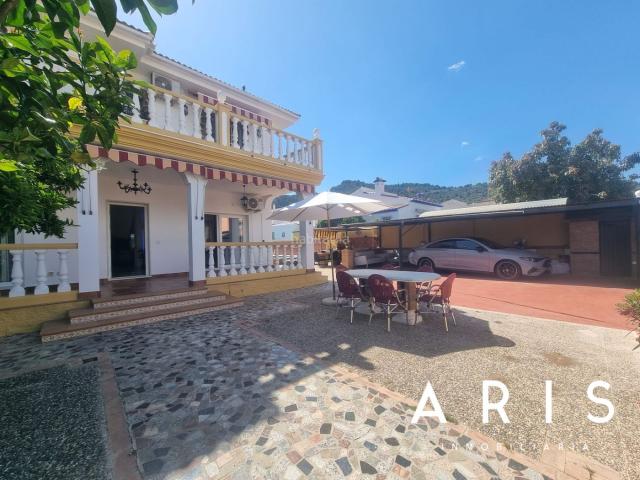 Chalet en venta en Alhaurín de la Torre, Jardines de Alhaurín Huerta Alta Fuensanguínea. Casa Chalet independiente en venta en Calle Seguidilla, Alhaurín de la Torre. Chalets Alhaurín de la.